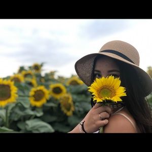 Meet your Posher, Felicity